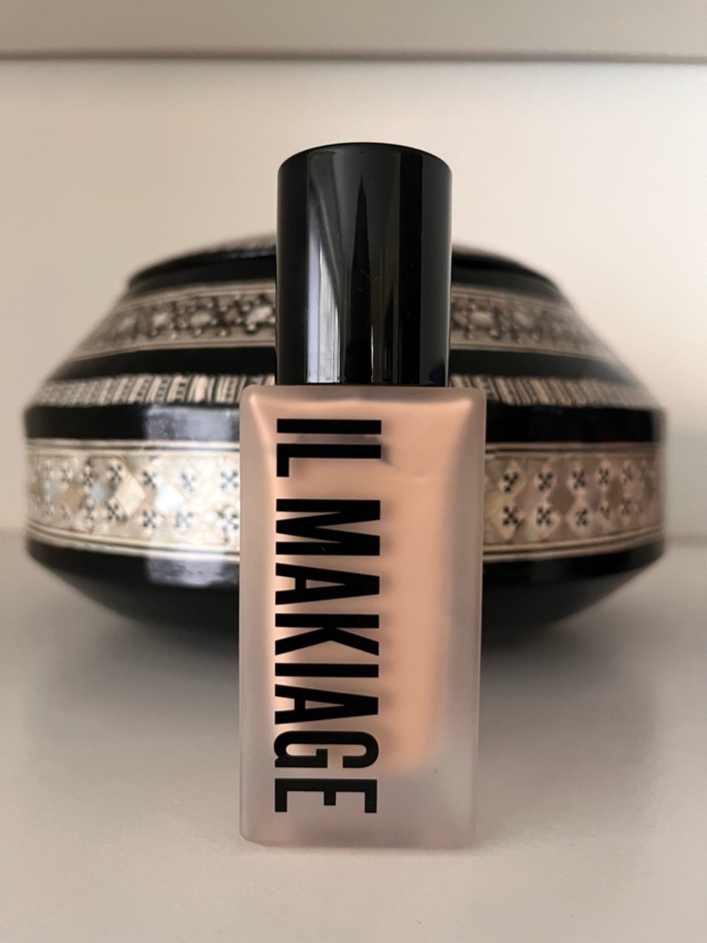 Il Makiage Woke Up Like This Foundation, shade 60 CL (natural matte finish)